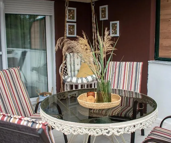 Vakantiehuis Marietta's Cozy By The Sea